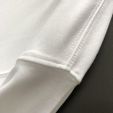 Loro Piana*正码正拍 m-xxl2026春夏短袖,以双层领口撞色为主调,巧妙融入专柜元素,打破 Loro Piana*正码正拍 m-xxl2026春夏短袖,以双层领口撞色为主调,巧妙融入专柜元素,打破