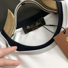 Loro Piana*正码正拍 m-xxl2026春夏短袖,以双层领口撞色为主调,巧妙融入专柜元素,打破 Loro Piana*正码正拍 m-xxl2026春夏短袖,以双层领口撞色为主调,巧妙融入专柜元素,打破