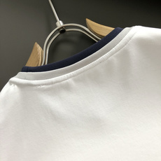 Loro Piana*正码正拍 m-xxl2026春夏短袖,以双层领口撞色为主调,巧妙融入专柜元素,打破 Loro Piana*正码正拍 m-xxl2026春夏短袖,以双层领口撞色为主调,巧妙融入专柜元素,打破