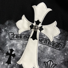 Ch*正码正拍S-Xl2026春夏短袖,十字梵文贴皮绣主调,巧妙融入专柜元素,打破传统短袖的单调感,彰显 Ch*正码正拍S-Xl2026春夏短袖,十字梵文贴皮绣主调,巧妙融入专柜元素,打破传统短袖的单调感,彰显