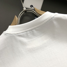 mon*卡码拍小M-xxxl2026春夏短袖,以立体刺绣为主调,巧妙融入织带拼接袖标元素,打破传统短袖的 mon*卡码拍小M-xxxl2026春夏短袖,以立体刺绣为主调,巧妙融入织带拼接袖标元素,打破传统短袖的