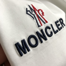 mon*卡码拍小M-xxxl2026春夏短袖,以立体刺绣为主调,巧妙融入织带拼接袖标元素,打破传统短袖的 mon*卡码拍小M-xxxl2026春夏短袖,以立体刺绣为主调,巧妙融入织带拼接袖标元素,打破传统短袖的