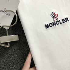 mon*卡码拍小M-xxxl2026春夏短袖,以立体刺绣为主调,巧妙融入织带拼接袖标元素,打破传统短袖的 mon*卡码拍小M-xxxl2026春夏短袖,以立体刺绣为主调,巧妙融入织带拼接袖标元素,打破传统短袖的