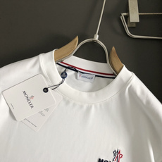 mon*卡码拍小M-xxxl2026春夏短袖,以立体刺绣为主调,巧妙融入织带拼接袖标元素,打破传统短袖的 mon*卡码拍小M-xxxl2026春夏短袖,以立体刺绣为主调,巧妙融入织带拼接袖标元素,打破传统短袖的