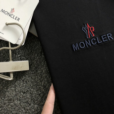 mon*卡码拍小M-xxxl2026春夏短袖,以立体刺绣为主调,巧妙融入织带拼接袖标元素,打破传统短袖的 mon*卡码拍小M-xxxl2026春夏短袖,以立体刺绣为主调,巧妙融入织带拼接袖标元素,打破传统短袖的