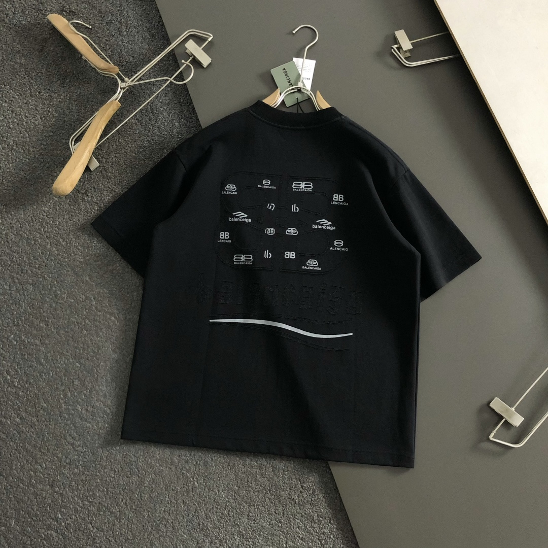 BA*宽松版型S-XXl2026春夏短袖，以印花主调，巧妙融入前后幅对应logo专柜元素，打破传统短袖的