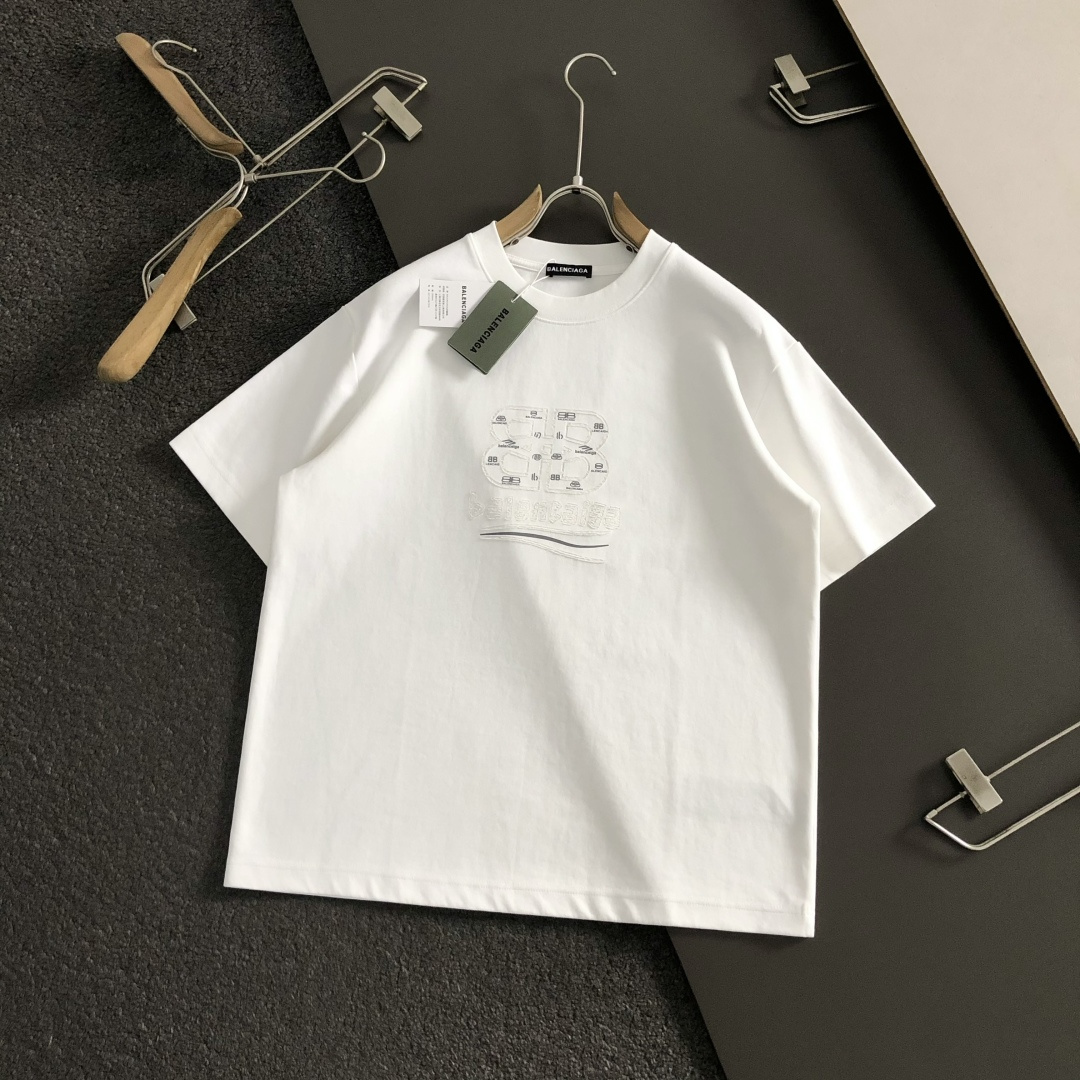 BA*宽松版型S-XXl2026春夏短袖，以印花主调，巧妙融入前后幅对应logo专柜元素，打破传统短袖的