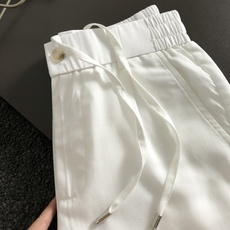 Loro Piana*合身版型29-362026春夏亚麻休闲裤,以经典纯色简约为主调,巧妙融入专柜五金辅 Loro Piana*合身版型29-362026春夏亚麻休闲裤,以经典纯色简约为主调,巧妙融入专柜五金辅