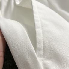 Loro Piana*合身版型29-362026春夏亚麻休闲裤,以经典纯色简约为主调,巧妙融入专柜五金辅 Loro Piana*合身版型29-362026春夏亚麻休闲裤,以经典纯色简约为主调,巧妙融入专柜五金辅
