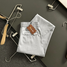 Loro Piana*合身版型29-362026春夏亚麻休闲裤,以灰色经典配色简约为主调,巧妙融入专柜五 Loro Piana*合身版型29-362026春夏亚麻休闲裤,以灰色经典配色简约为主调,巧妙融入专柜五
