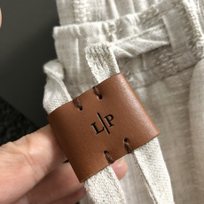 Loro Piana*合身版型S-xxl2026春夏百分百天丝亚麻休闲短裤,以经典简约皮标融合为主调,巧 Loro Piana*合身版型S-xxl2026春夏百分百天丝亚麻休闲短裤,以经典简约皮标融合为主调,巧