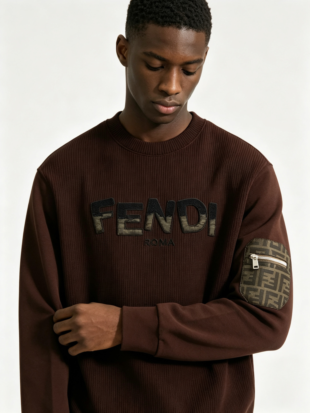 FEND*尺码M-xxxl 属性 2026秋冬卫衣长袖 成分 A料 60.6%涤纶   16.9再生纤维素纤维。16.9