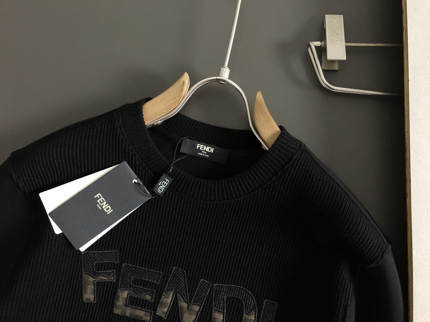 FEND*尺码M-xxxl 属性 2026秋冬卫衣长袖 成分 A料 60.6%涤纶   16.9再生纤维素纤维。16.9