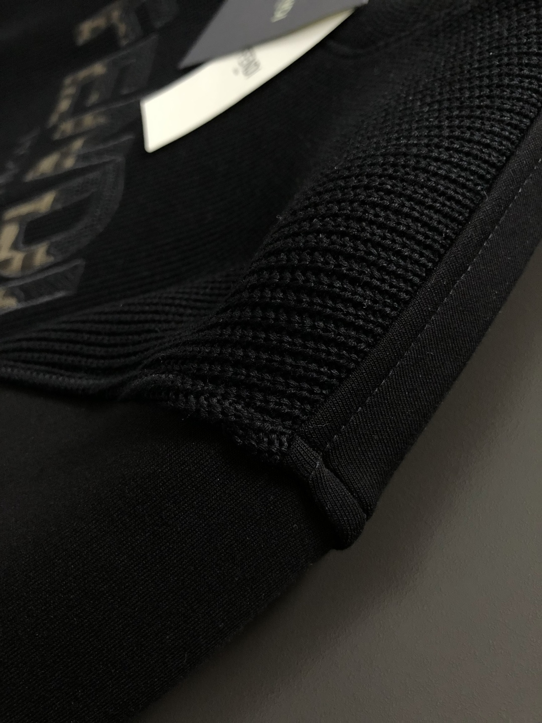 FEND*尺码M-xxxl 属性 2026秋冬卫衣长袖 成分 A料 60.6%涤纶   16.9再生纤维素纤维。16.9