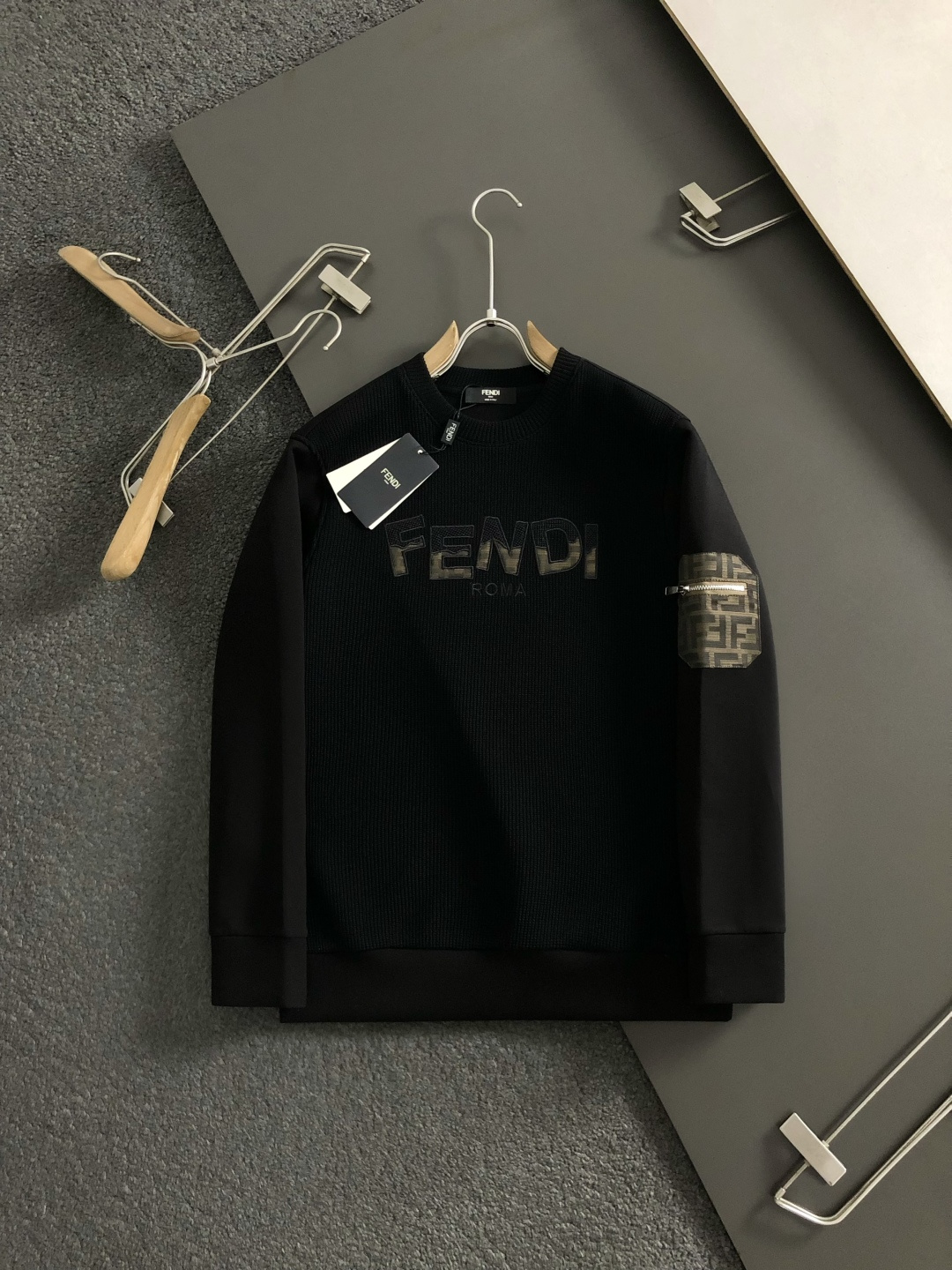 FEND*尺码M-xxxl 属性 2026秋冬卫衣长袖 成分 A料 60.6%涤纶   16.9再生纤维素纤维。16.9