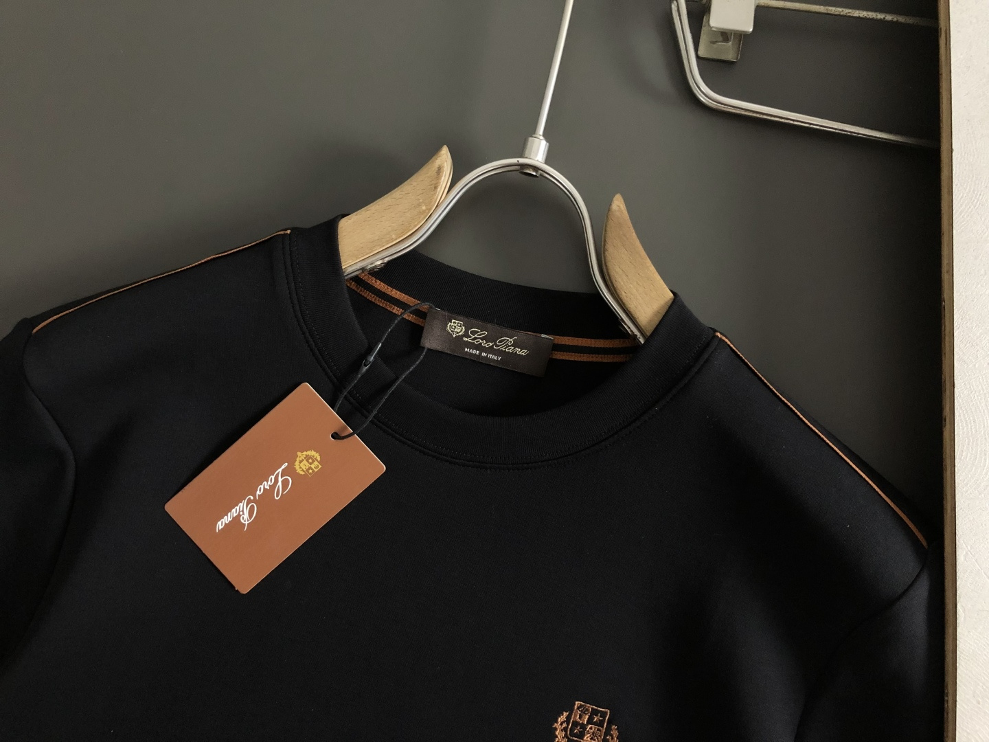 Loro piana*尺码M-xxxl 属性 2026秋冬卫衣短袖 成分 56%棉。24%莫代尔。13.3%涤纶。 6. Loro piana*尺码M-xxxl 属性 2026秋冬卫衣短袖 成分 56%棉。24%莫代尔。13.3%涤纶。 6.