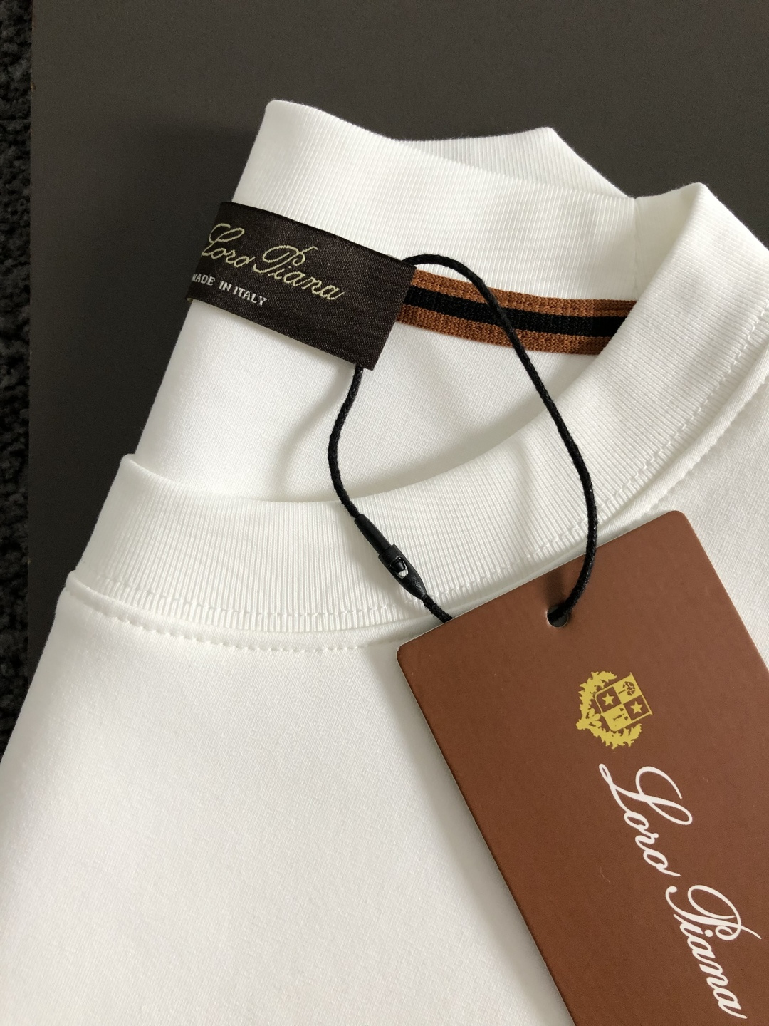Loro piana*尺码M-xxxl 属性 2026秋冬卫衣短袖 成分 56%棉。24%莫代尔。13.3%涤纶。 6. Loro piana*尺码M-xxxl 属性 2026秋冬卫衣短袖 成分 56%棉。24%莫代尔。13.3%涤纶。 6.