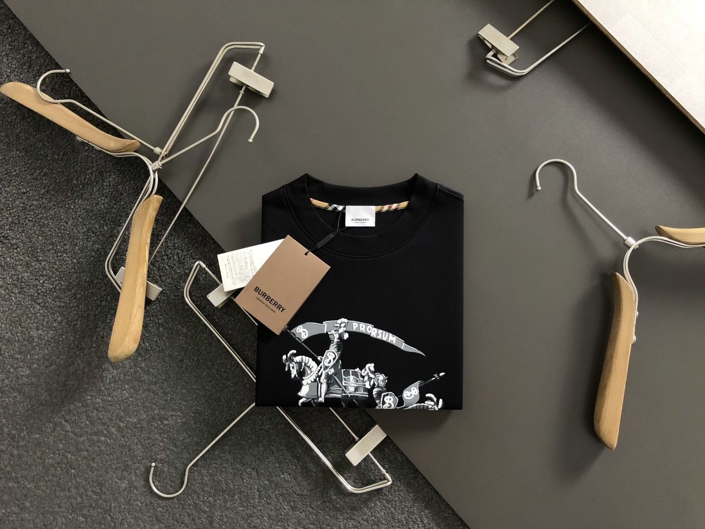 BBR*尺码M-xxxl 属性 2026秋冬卫衣短袖 成分 56%棉。24%莫代尔。13.3%涤纶。 6.7%氨纶 工艺
