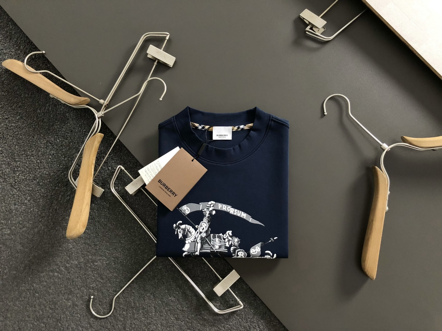 BBR*尺码M-xxxl 属性 2026秋冬卫衣短袖 成分 56%棉。24%莫代尔。13.3%涤纶。 6.7%氨纶 工艺