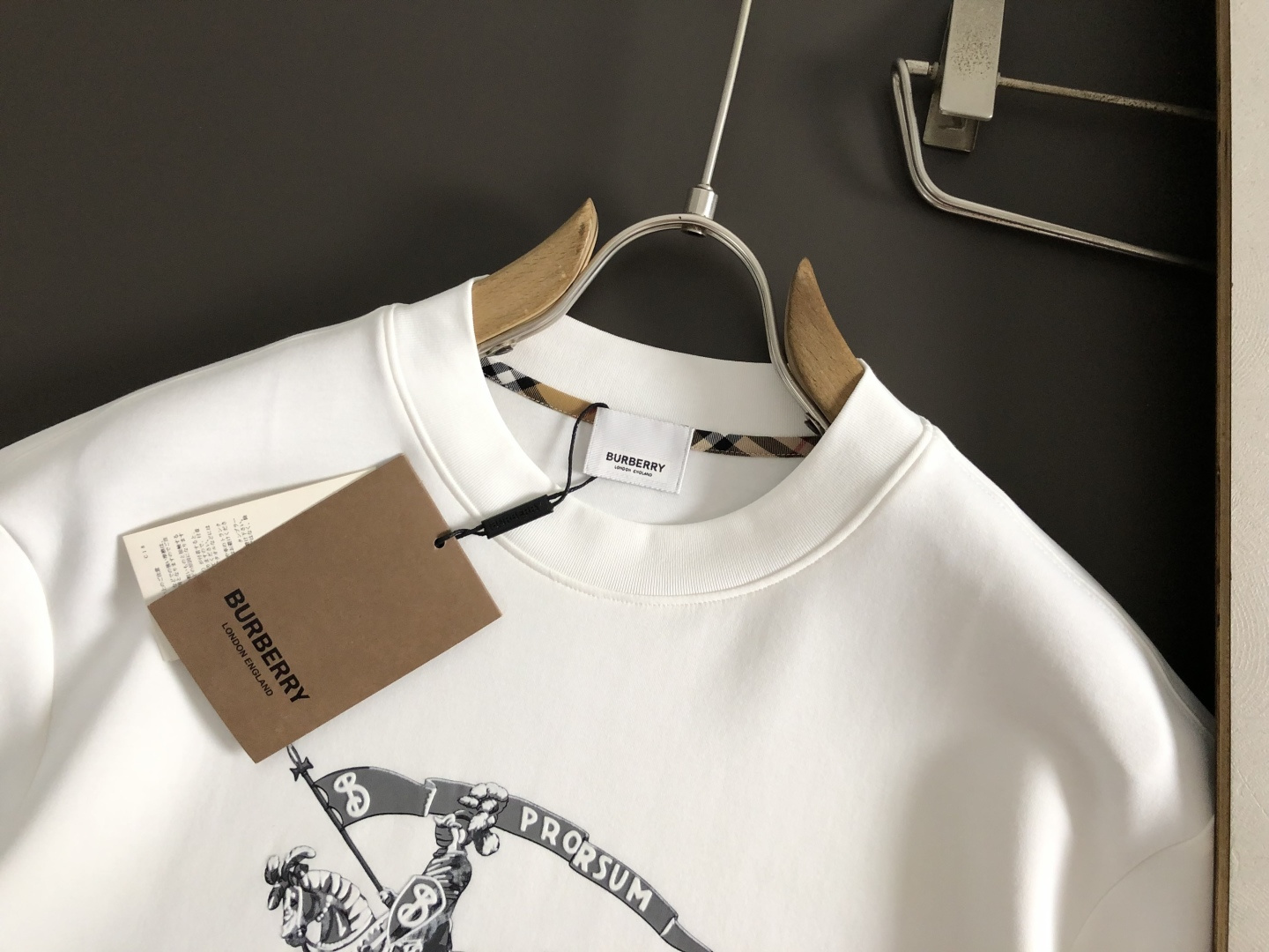 BBR*尺码M-xxxl 属性 2026秋冬卫衣短袖 成分 56%棉。24%莫代尔。13.3%涤纶。 6.7%氨纶 工艺
