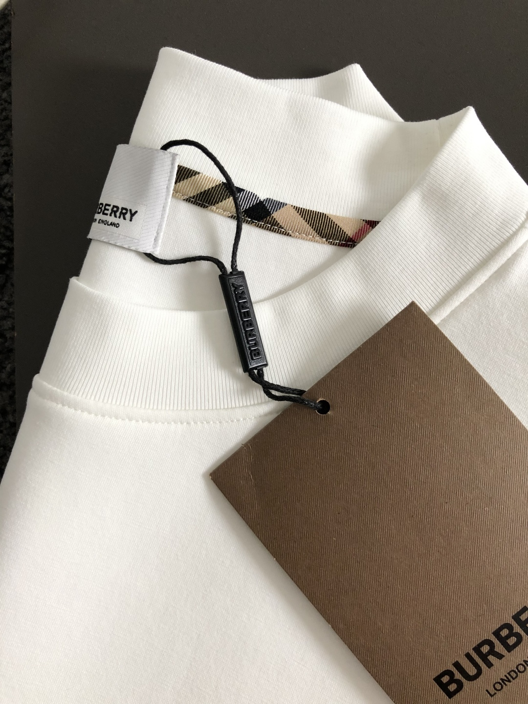 BBR*尺码M-xxxl 属性 2026秋冬卫衣短袖 成分 56%棉。24%莫代尔。13.3%涤纶。 6.7%氨纶 工艺
