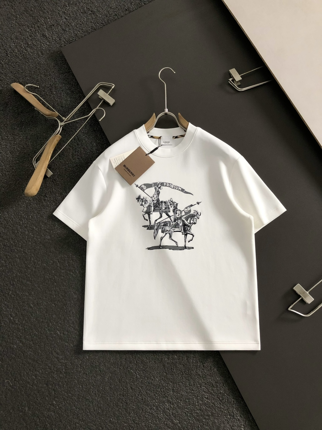 BBR*尺码M-xxxl 属性 2026秋冬卫衣短袖 成分 56%棉。24%莫代尔。13.3%涤纶。 6.7%氨纶 工艺