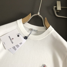 Mon*尺码S-Xl 属性 2026秋冬针织短袖 成分 针织 工艺 以纯色胸前羊毛袖标,修身百搭 功能 上身舒适版型合身 Mon*尺码S-Xl 属性 2026秋冬针织短袖 成分 针织 工艺 以纯色胸前羊毛袖标,修身百搭 功能 上身舒适版型合身