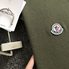 Mon*尺码S-Xl 属性 2026秋冬针织短袖 成分 针织 工艺 以纯色胸前羊毛袖标,修身百搭 功能 上身舒适版型合身 Mon*尺码S-Xl 属性 2026秋冬针织短袖 成分 针织 工艺 以纯色胸前羊毛袖标,修身百搭 功能 上身舒适版型合身