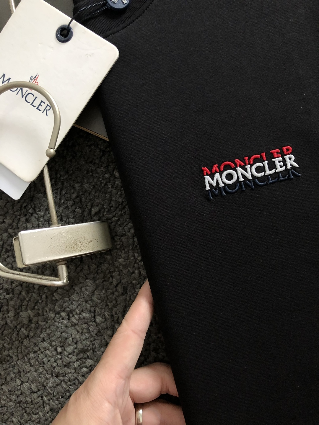 Mon*尺码M-xxxl 属性 2026秋冬卫衣短袖 成分 56%棉。24%莫代尔。13.3%涤纶。 6.7%氨纶 工艺