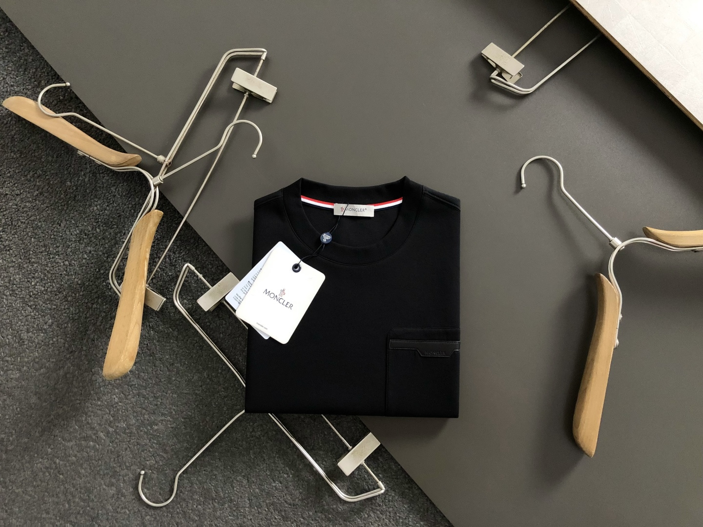 Mon*尺码M-xxxl 属性 2026秋冬卫衣短袖 成分 56%棉。24%莫代尔。13.3%涤纶。 6.7%氨纶 工艺