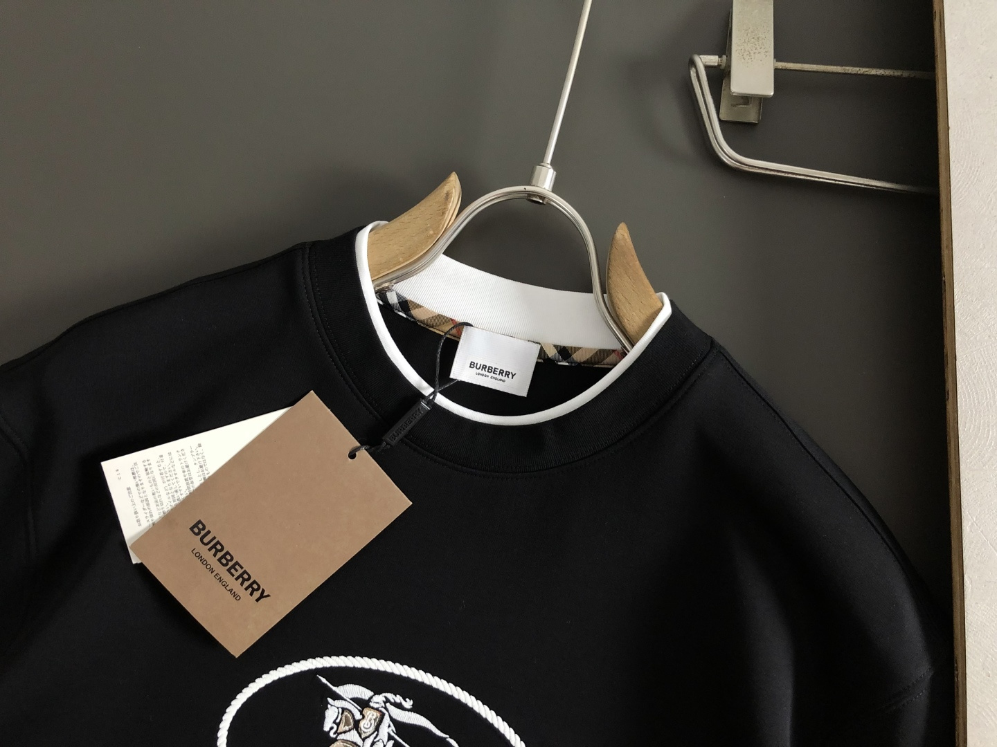 BBR*尺码M-xxxl 属性 2026秋冬卫衣短袖 成分 56%棉。24%莫代尔。13.3%涤纶。 6.7%氨纶 工艺 BBR*尺码M-xxxl 属性 2026秋冬卫衣短袖 成分 56%棉。24%莫代尔。13.3%涤纶。 6.7%氨纶 工艺