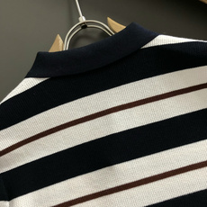 ZEGA*尺码M-xxxxl 属性 2026秋冬针织衫 成分 工艺 以黑白咖撞色针织面料条纹海鸥领口领装饰,老钱撞色视 ZEGA*尺码M-xxxxl 属性 2026秋冬针织衫 成分 工艺 以黑白咖撞色针织面料条纹海鸥领口领装饰,老钱撞色视