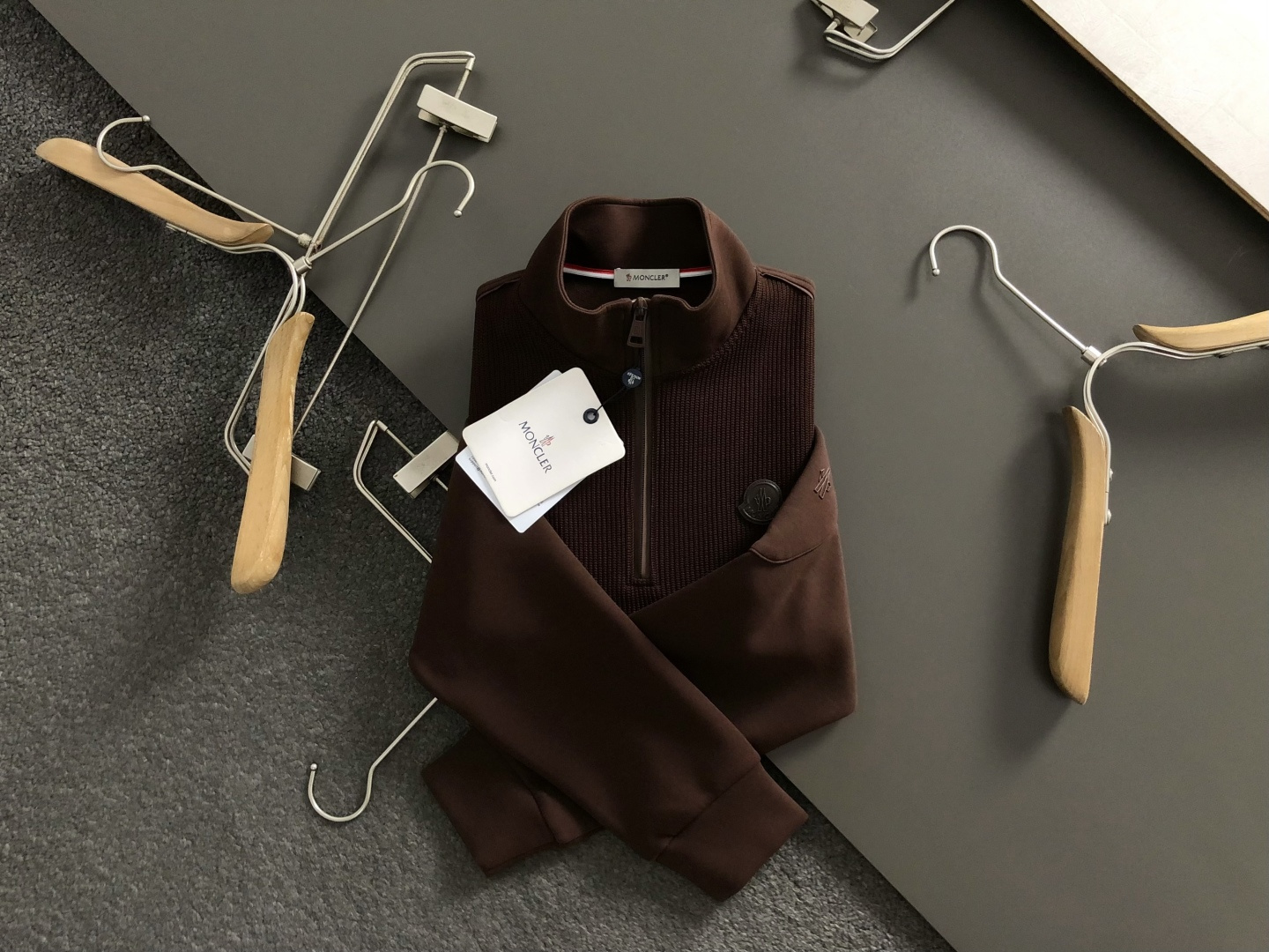 Mon*尺码M-xxxl 属性 2026秋冬卫衣长袖 成分 A料 60.6%涤纶   16.9再生纤维素纤维。16.9%