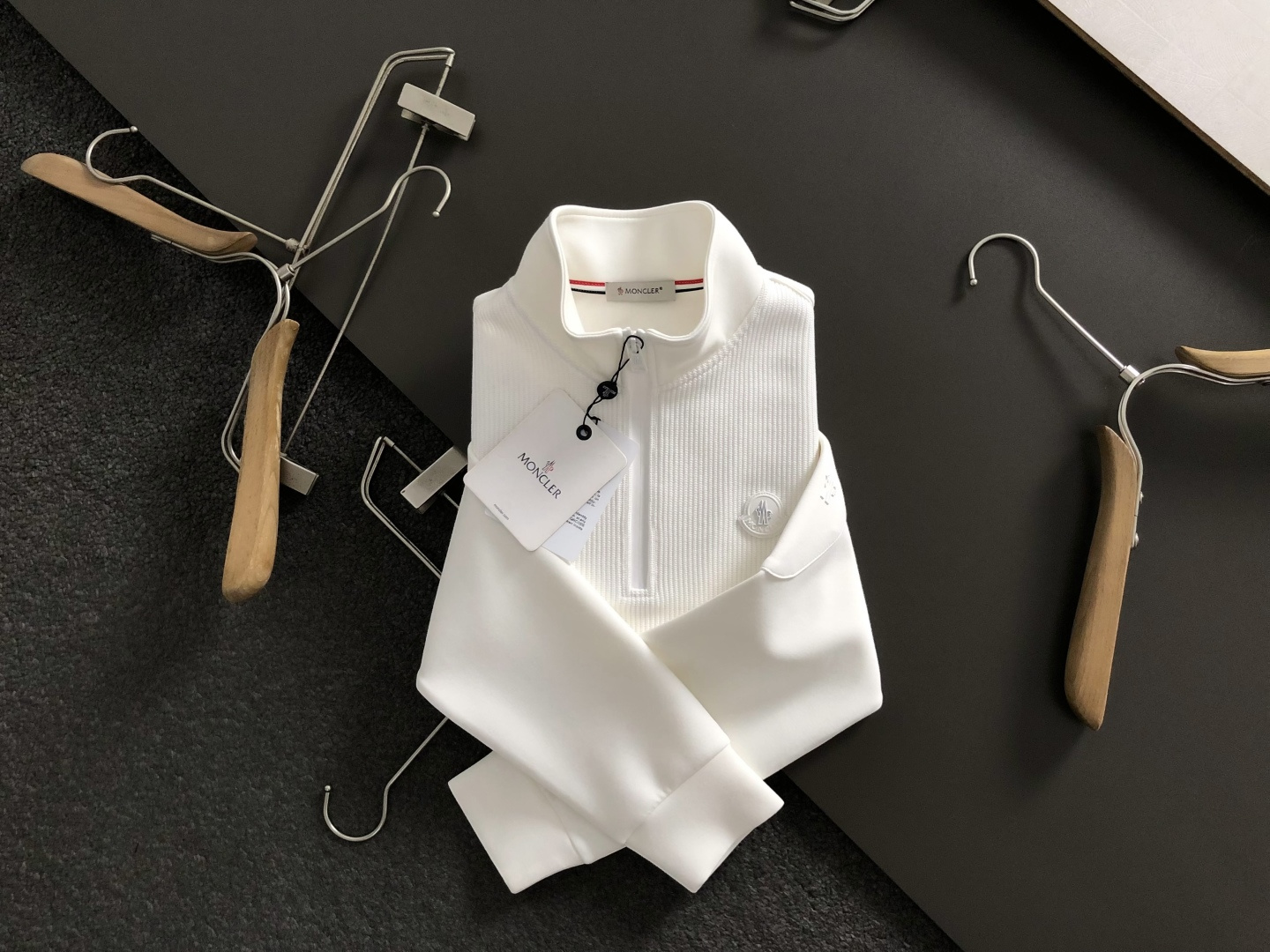 Mon*尺码M-xxxl 属性 2026秋冬卫衣长袖 成分 A料 60.6%涤纶   16.9再生纤维素纤维。16.9%