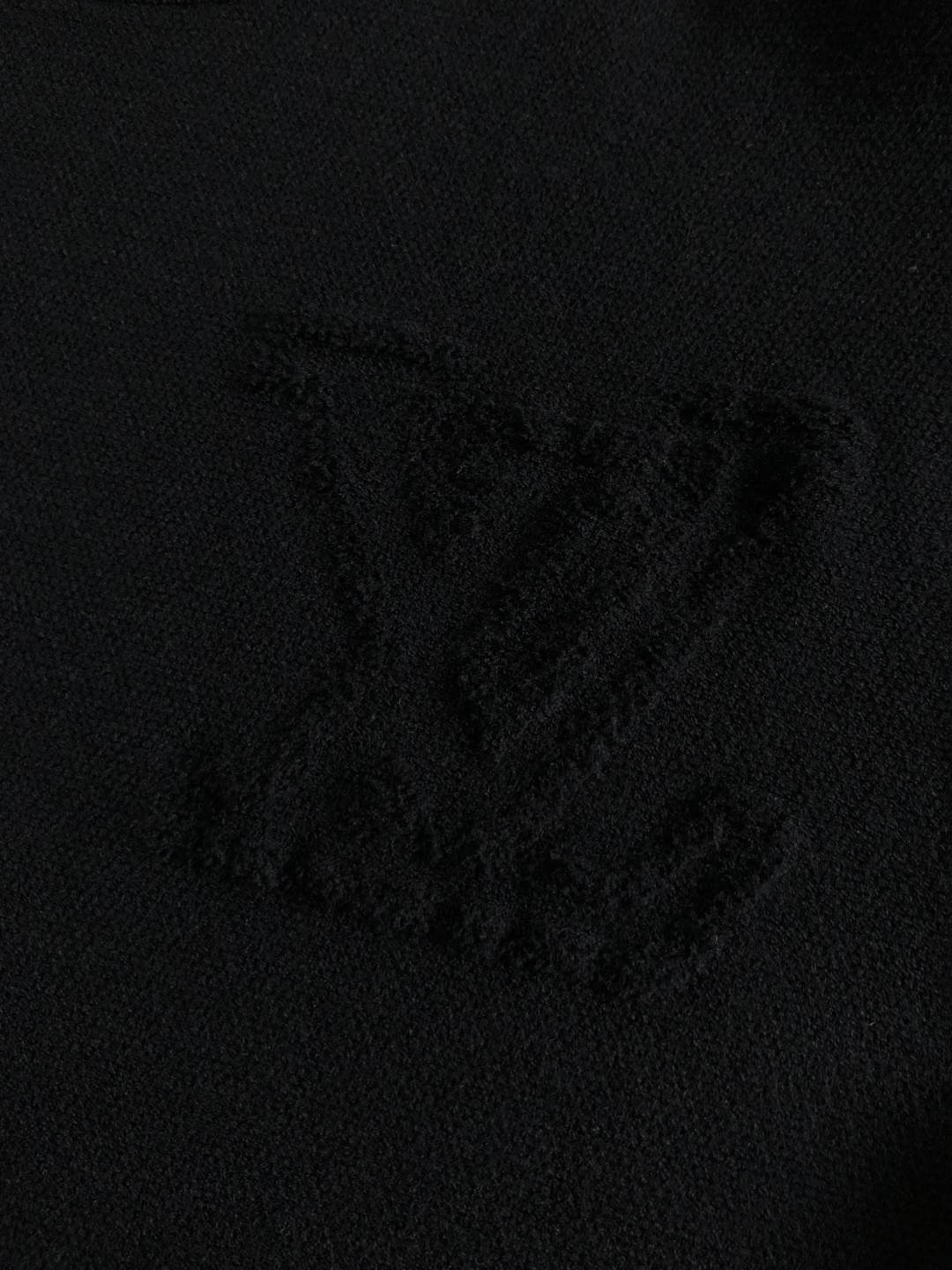 L牌 *尺码M-xxxl 属性 2026秋冬羊毛衫 成分 羊毛衫 工艺 以纯色百搭经典款字母提花视觉主调，休闲时尚款式 