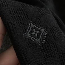 L牌 *尺码M-xxxl 属性 2026秋冬羊毛衫 成分 羊毛衫 工艺 以领口撞色字母提花全幅棋盘格提花工艺为视觉主调, L牌 *尺码M-xxxl 属性 2026秋冬羊毛衫 成分 羊毛衫 工艺 以领口撞色字母提花全幅棋盘格提花工艺为视觉主调,