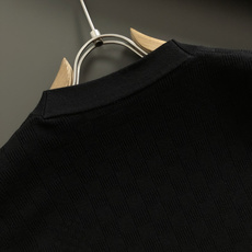 L牌 *尺码M-xxxl 属性 2026秋冬羊毛衫 成分 羊毛衫 工艺 以领口撞色字母提花全幅棋盘格提花工艺为视觉主调, L牌 *尺码M-xxxl 属性 2026秋冬羊毛衫 成分 羊毛衫 工艺 以领口撞色字母提花全幅棋盘格提花工艺为视觉主调,