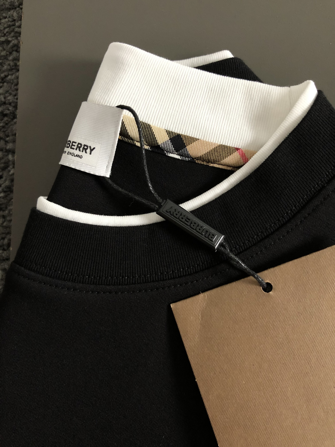 BBR*尺码M-xxxl 属性 2026秋冬卫衣短袖 成分 56%棉。24%莫代尔。13.3%涤纶。 6.7%氨纶 工艺 BBR*尺码M-xxxl 属性 2026秋冬卫衣短袖 成分 56%棉。24%莫代尔。13.3%涤纶。 6.7%氨纶 工艺