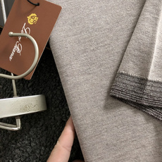 Loro piana*尺码M-xxxl 属性 2026秋冬羊毛衫 成分 羊毛衫 工艺 以领口渐变纯色百搭经典款袖口撞色提 Loro piana*尺码M-xxxl 属性 2026秋冬羊毛衫 成分 羊毛衫 工艺 以领口渐变纯色百搭经典款袖口撞色提