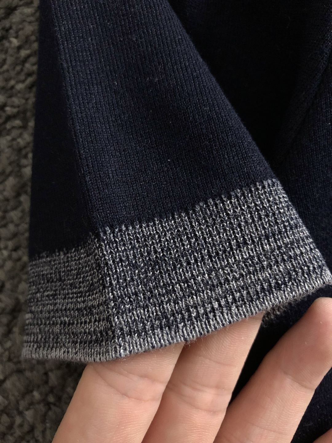 Loro piana*尺码M-xxxl 属性 2026秋冬羊毛衫 成分 羊毛衫 工艺 以领口渐变纯色百搭经典款袖口撞色提