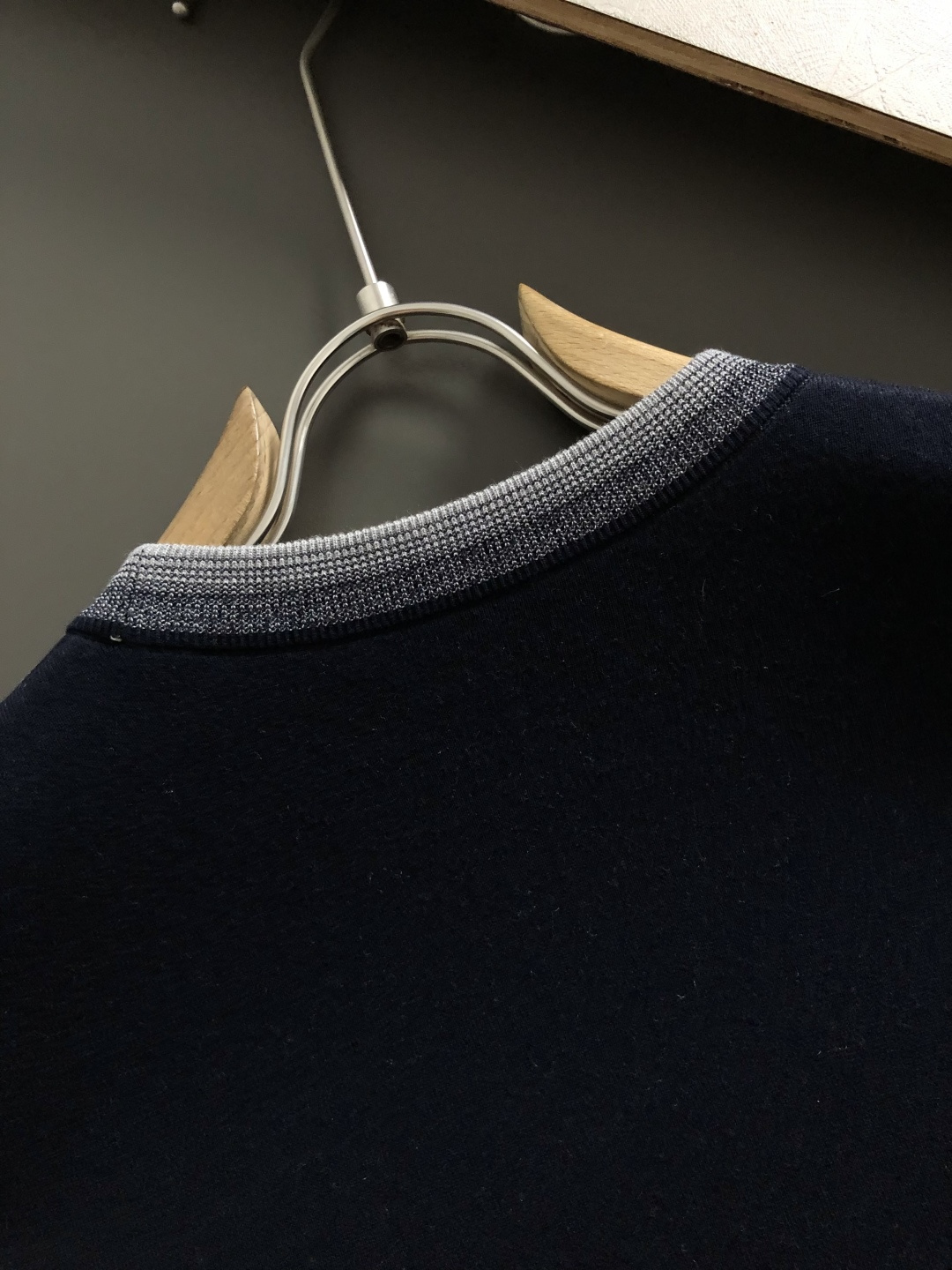Loro piana*尺码M-xxxl 属性 2026秋冬羊毛衫 成分 羊毛衫 工艺 以领口渐变纯色百搭经典款袖口撞色提
