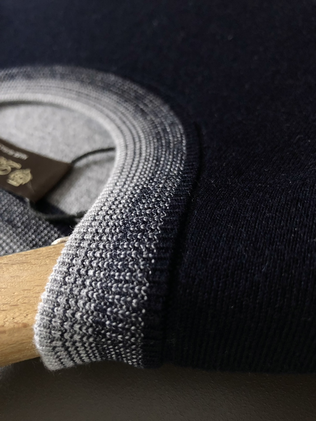 Loro piana*尺码M-xxxl 属性 2026秋冬羊毛衫 成分 羊毛衫 工艺 以领口渐变纯色百搭经典款袖口撞色提