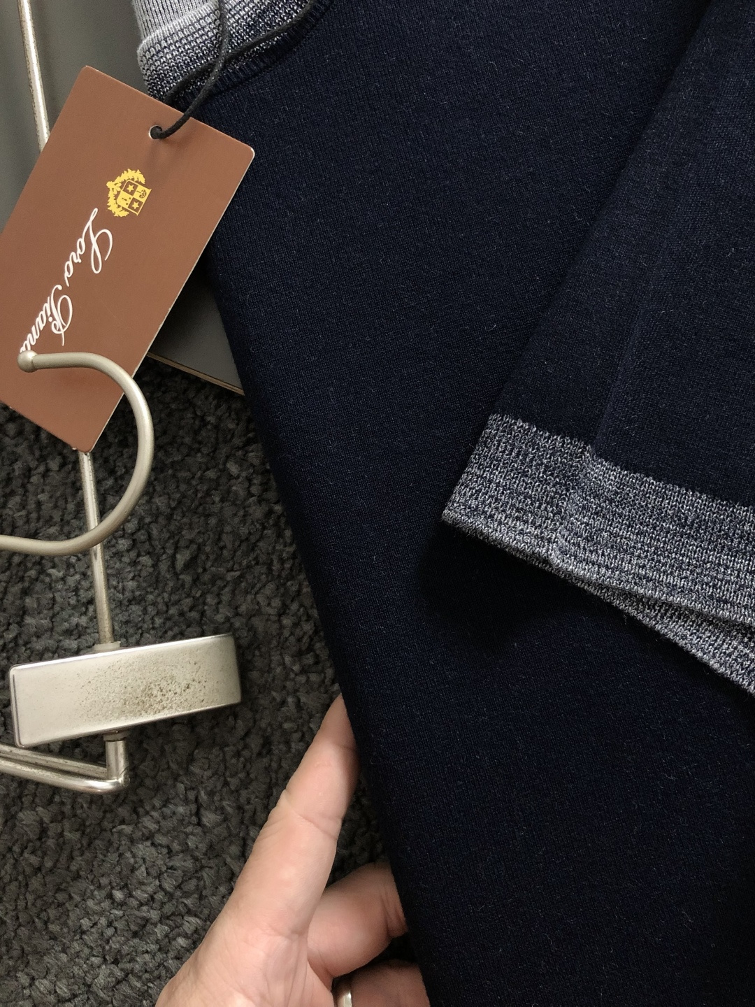 Loro piana*尺码M-xxxl 属性 2026秋冬羊毛衫 成分 羊毛衫 工艺 以领口渐变纯色百搭经典款袖口撞色提