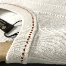 Loro piana*尺码M-xxxl 属性 2026秋冬羊毛衫 成分 羊毛衫 工艺 以老钱风条纹针法打造领口咖色线条点 Loro piana*尺码M-xxxl 属性 2026秋冬羊毛衫 成分 羊毛衫 工艺 以老钱风条纹针法打造领口咖色线条点