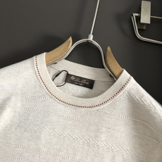 Loro piana*尺码M-xxxl 属性 2026秋冬羊毛衫 成分 羊毛衫 工艺 以老钱风条纹针法打造领口咖色线条点 Loro piana*尺码M-xxxl 属性 2026秋冬羊毛衫 成分 羊毛衫 工艺 以老钱风条纹针法打造领口咖色线条点