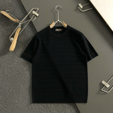 Loro piana*尺码M-xxxl 属性 2026秋冬羊毛衫 成分 羊毛衫 工艺 以老钱风条纹针法打造领口咖色线条点 Loro piana*尺码M-xxxl 属性 2026秋冬羊毛衫 成分 羊毛衫 工艺 以老钱风条纹针法打造领口咖色线条点