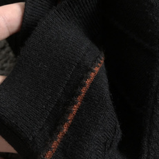 Loro piana*尺码M-xxxl 属性 2026秋冬羊毛衫 成分 羊毛衫 工艺 以老钱风条纹针法打造领口咖色线条点 Loro piana*尺码M-xxxl 属性 2026秋冬羊毛衫 成分 羊毛衫 工艺 以老钱风条纹针法打造领口咖色线条点
