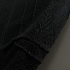 Loro piana*尺码M-xxxl 属性 2026秋冬羊毛衫 成分 羊毛衫 工艺 以老钱风条纹针法打造领口咖色线条点 Loro piana*尺码M-xxxl 属性 2026秋冬羊毛衫 成分 羊毛衫 工艺 以老钱风条纹针法打造领口咖色线条点
