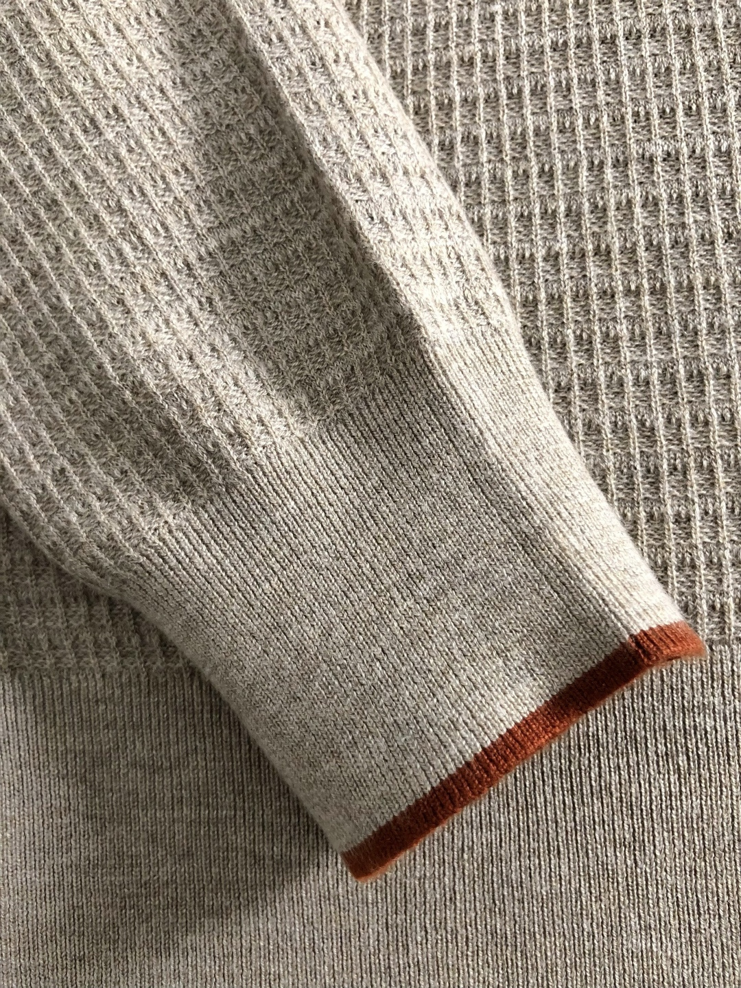 Loro piana*尺码M-xxxl 属性 2026秋冬羊毛衫 成分 羊毛衫 工艺 以老钱风剪刀领撞色翻领针为视觉主调 Loro piana*尺码M-xxxl 属性 2026秋冬羊毛衫 成分 羊毛衫 工艺 以老钱风剪刀领撞色翻领针为视觉主调