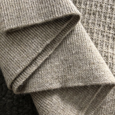 Loro piana*尺码M-xxxl 属性 2026秋冬羊毛衫 成分 羊毛衫 工艺 以老钱风剪刀领撞色翻领针为视觉主调 Loro piana*尺码M-xxxl 属性 2026秋冬羊毛衫 成分 羊毛衫 工艺 以老钱风剪刀领撞色翻领针为视觉主调